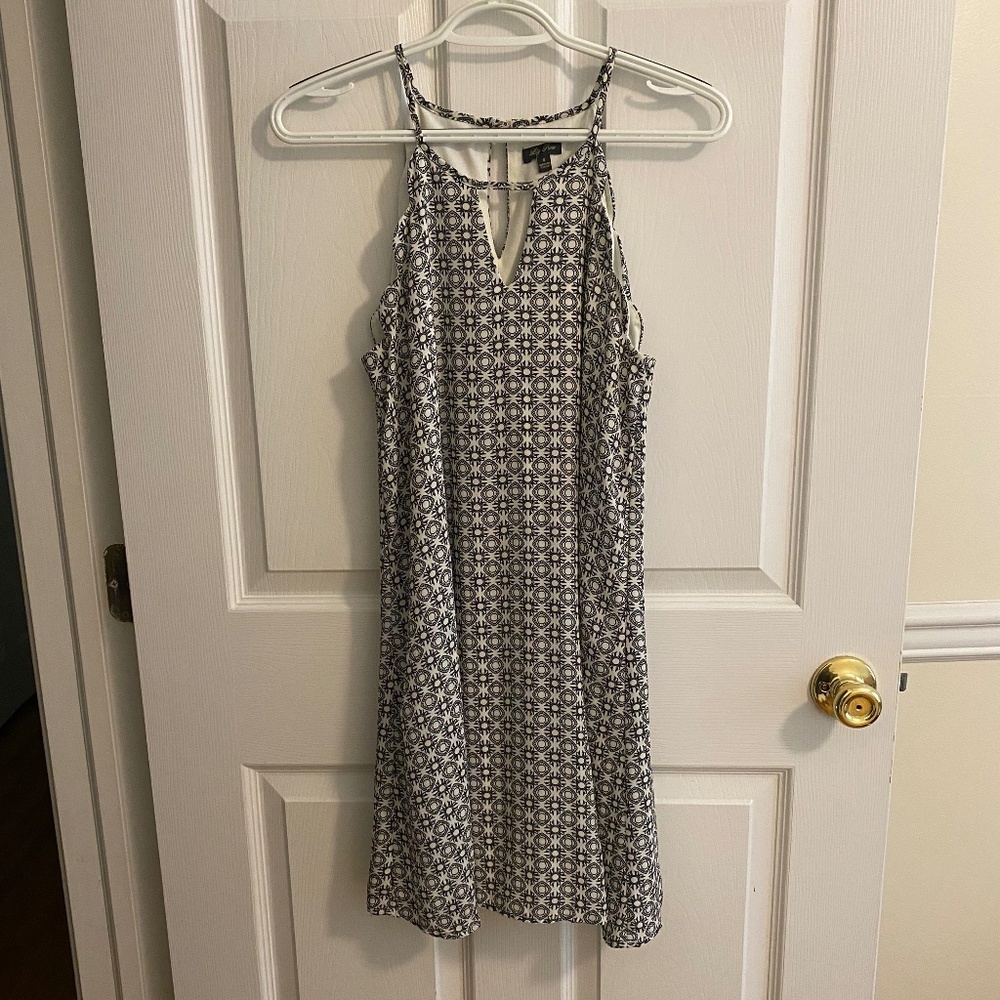 Lily Rose Black and White Patterned Sleeveless Dress with Back Slit Size S